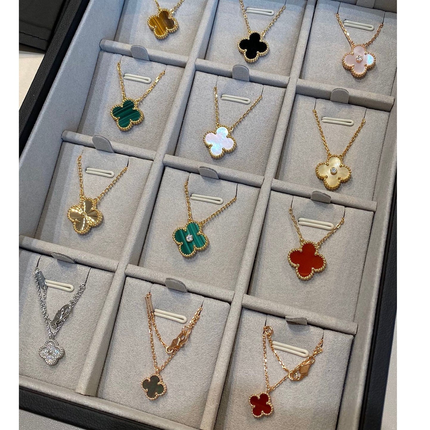 BIJOUX CLOVER 15MM ホワイト マザーオブパール ネックレス
