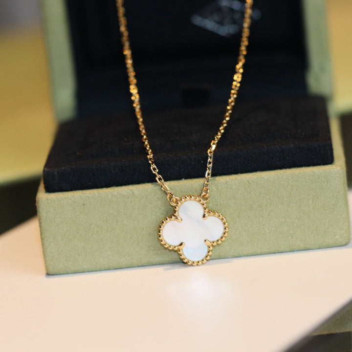 BIJOUX CLOVER 15MM ホワイト マザーオブパール ネックレス