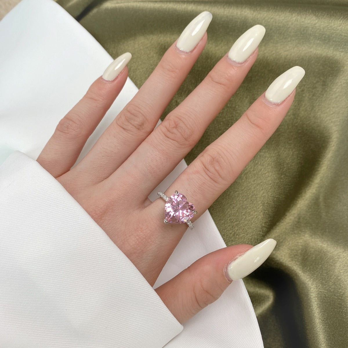 [Goodv]6.0 Carat Luxurious Sparkling Romantic Heart Cut Lover Ring