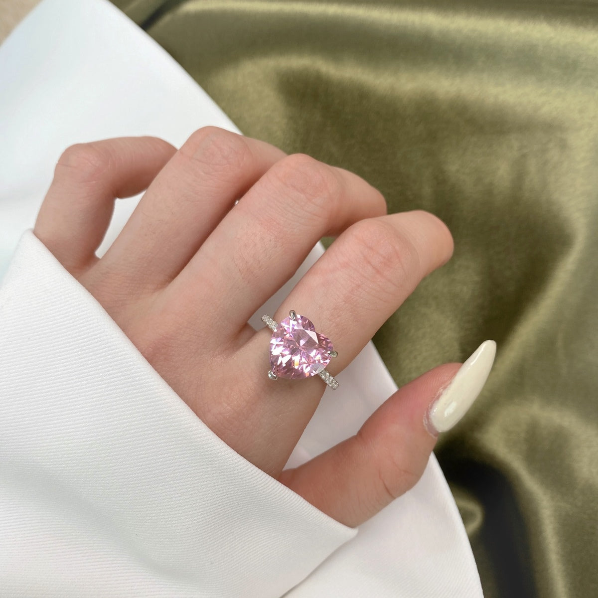 [Goodv]6.0 Carat Luxurious Sparkling Romantic Heart Cut Lover Ring