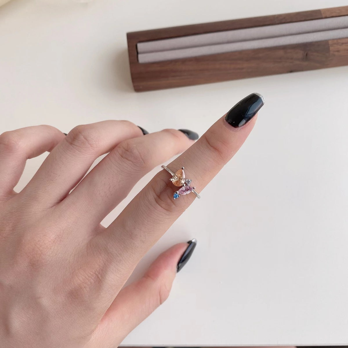 [Goodv] Bague quotidienne multi-coupes colorée et rayonnante