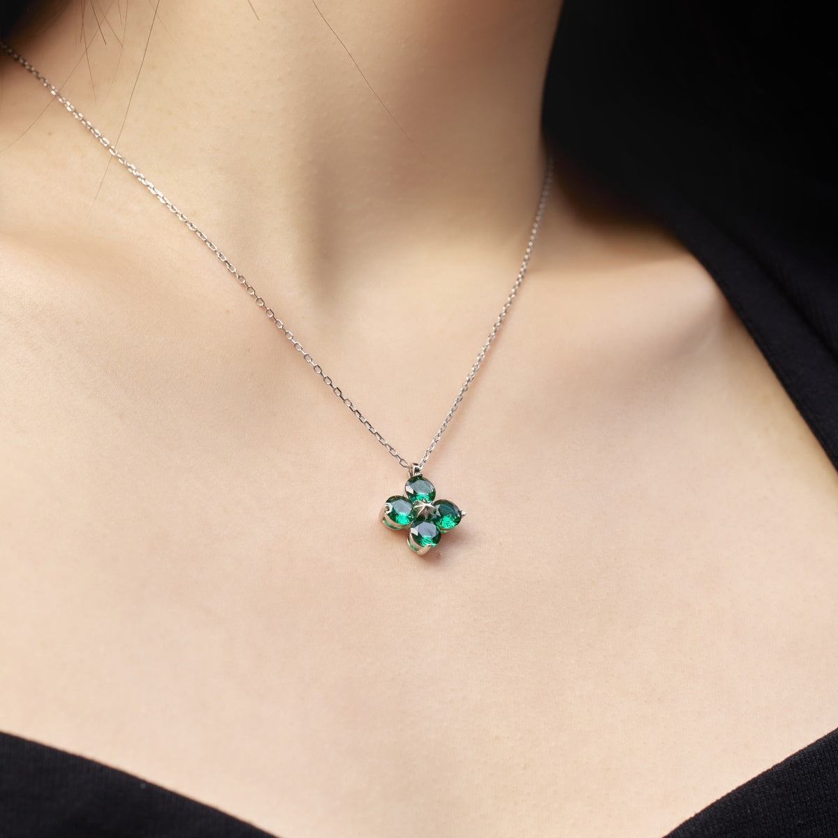 [Goodv]四つ葉のクローバーと八芒星のネックレス
