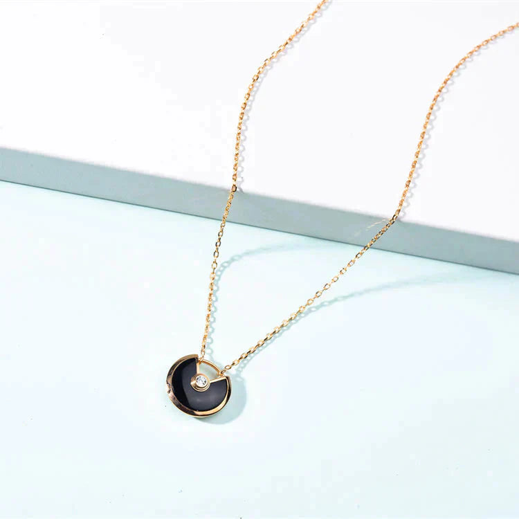 [BIJOUX] COLLIER AMULETTE OR CORNALINE ONYX