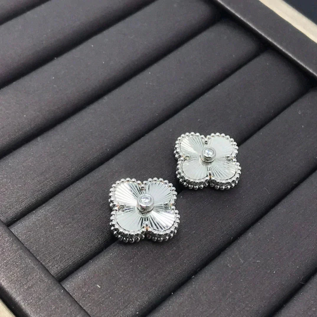 [BIJOUX]CLOVER MINI 9.5MM LASER EARRINGS