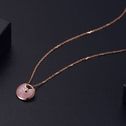 [BIJOUX] COLLIER AMULETTE OR ROSE NACRE ROSE