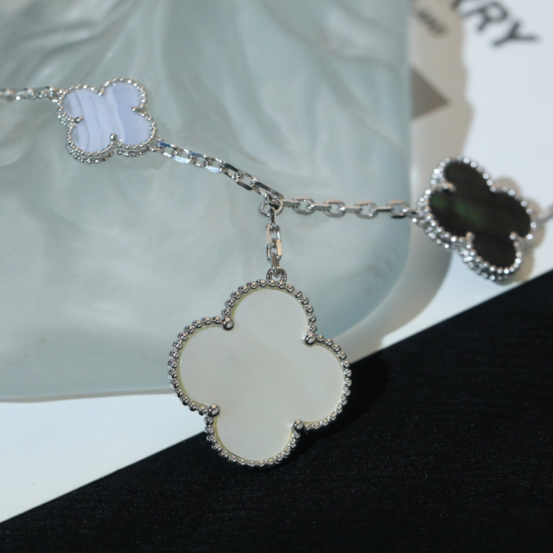 [BIJOUX]CLOVER BRACELET 5 MOTIFS MOP CHALCEDONY SILVER