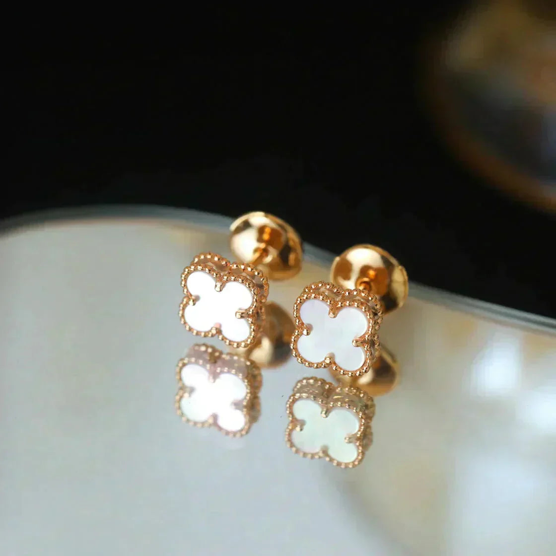 [BIJOUX]CLOVER MINI 9.5MM WHITE MOP EARRINGS