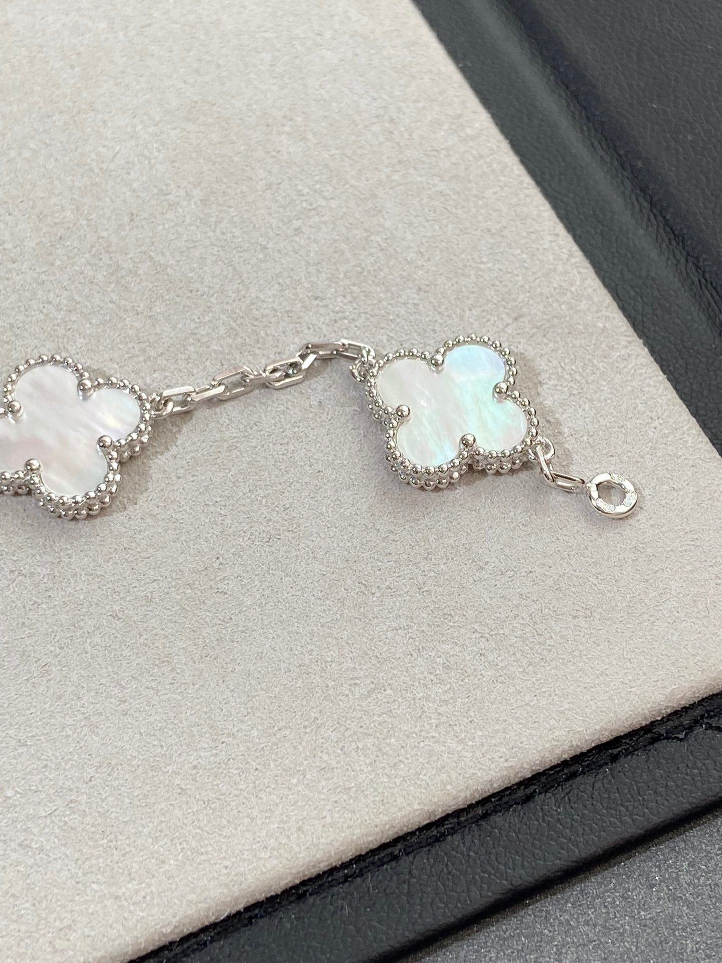 [BIJOUX]CLOVER SILVER MOP 5 MOTIF BRACELET