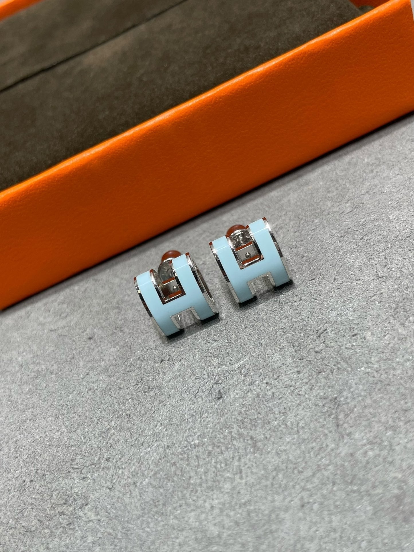 [BIJOUX]POP H SKY BLUE STUD EARRINGS