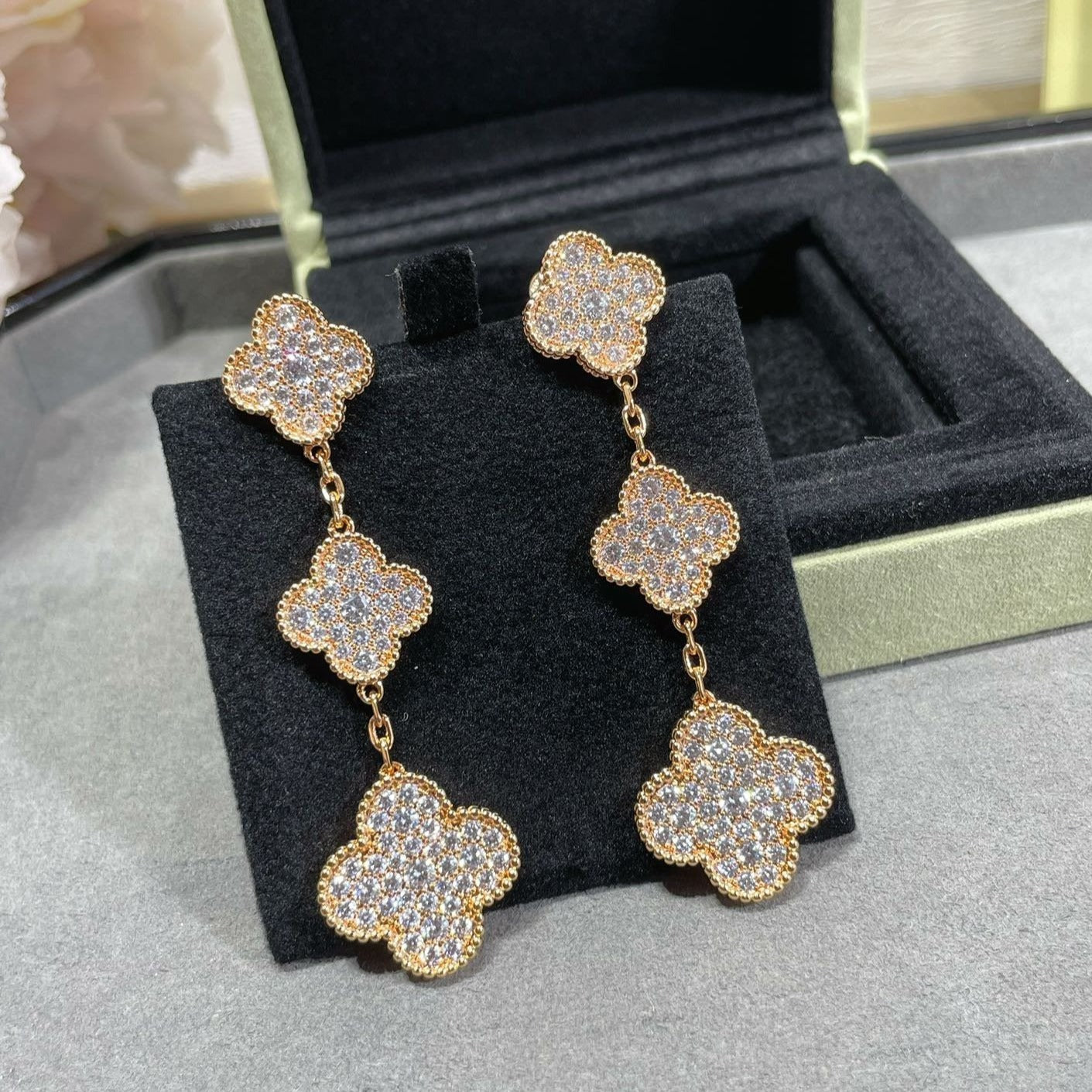 [BIJOUX]CLOVER 3 MOTIFS DIAMOND PAVED ROSE GOLD EARRINGS