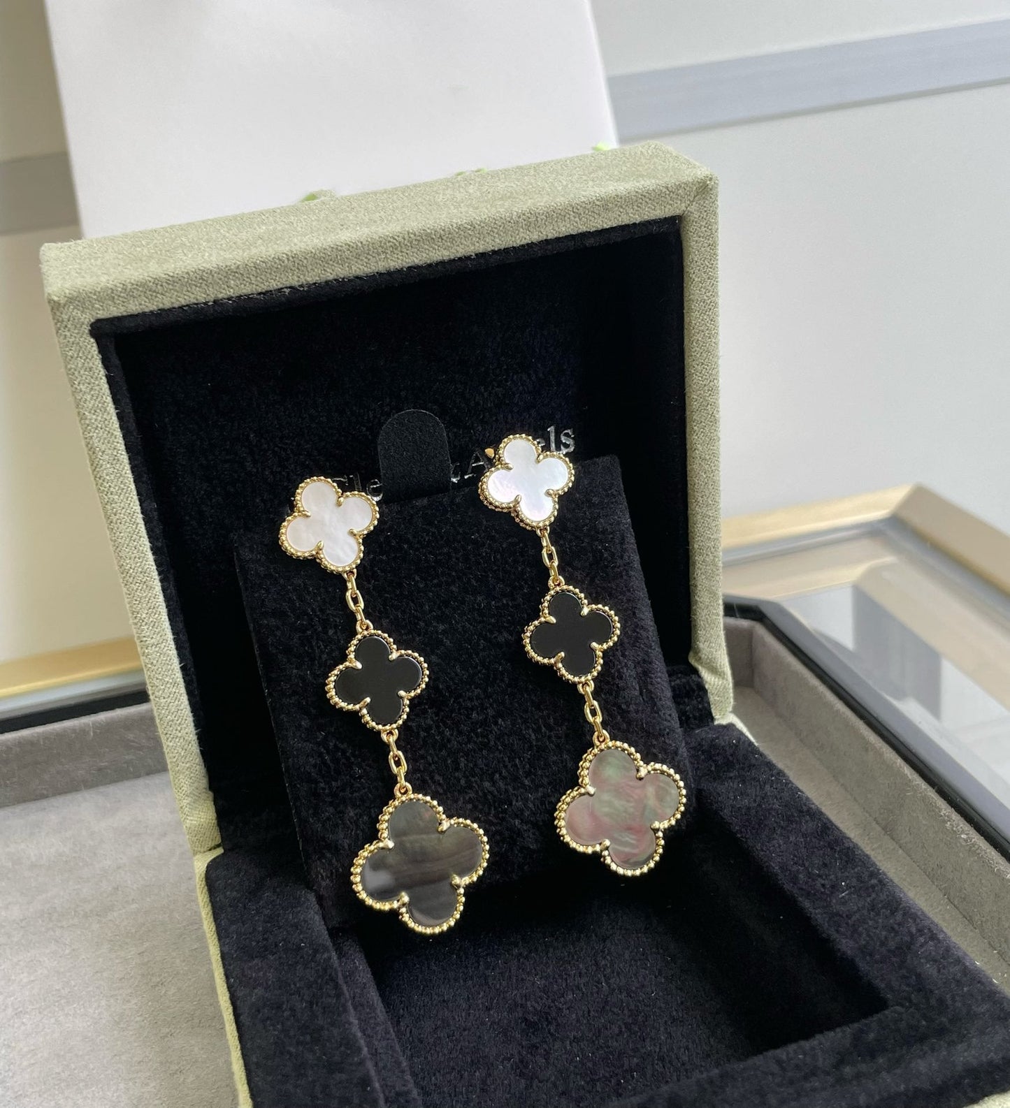 [BIJOUX]CLOVER 3 MOTIF MOP ONYX DARK MOP PINK GOLD EARRINGS