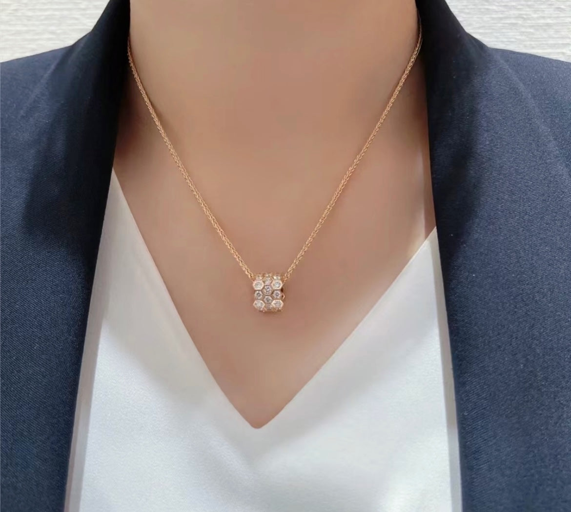 [BIJOUX] COLLIER 3 RANGS PAVÉ DE DIAMANTS BEE LOVE