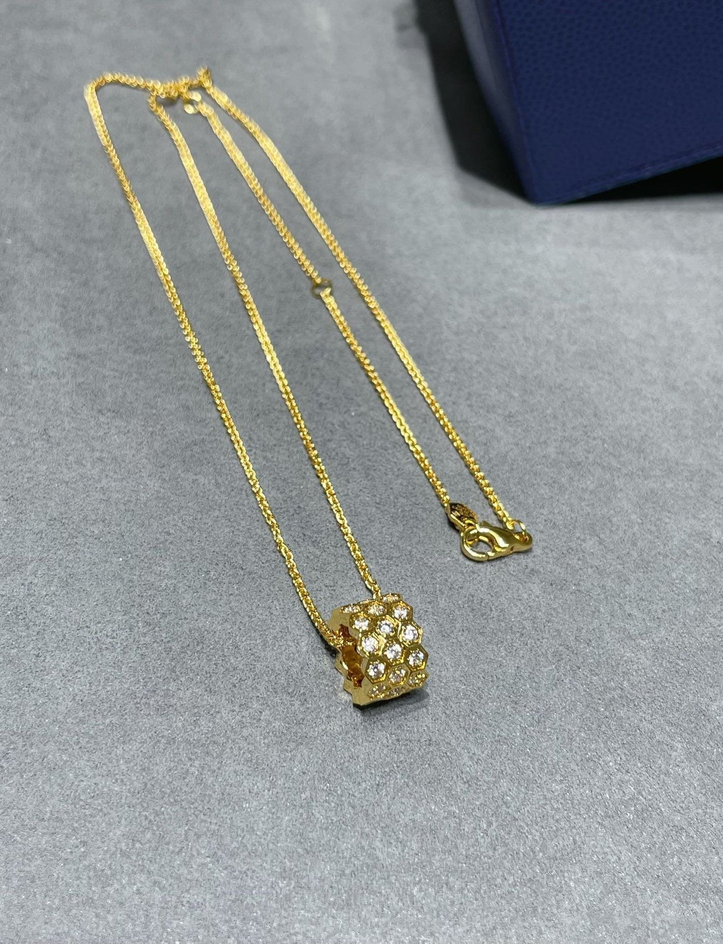 [BIJOUX] COLLIER 3 RANGS PAVÉ DE DIAMANTS BEE LOVE