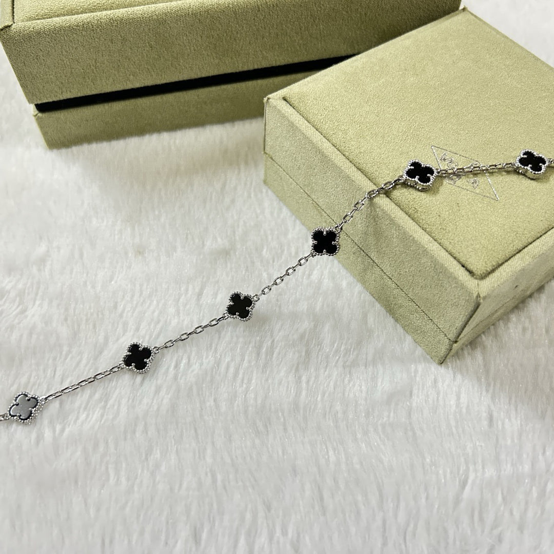 [BIJOUX]CLOVER 6 MOTIF  ONYXS BRACELET