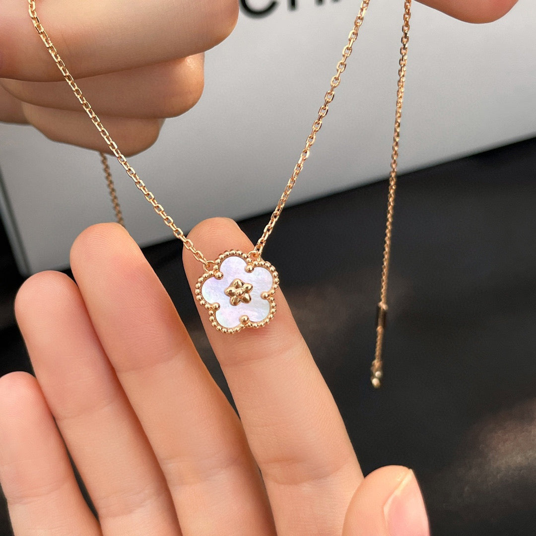 [BIJOUX]LUCKY  WHITE MOP  PLUM BLOSSOM NECKLACE