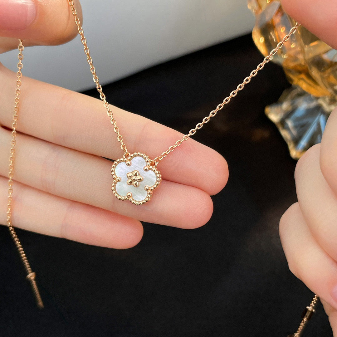 [BIJOUX]LUCKY  WHITE MOP  PLUM BLOSSOM NECKLACE
