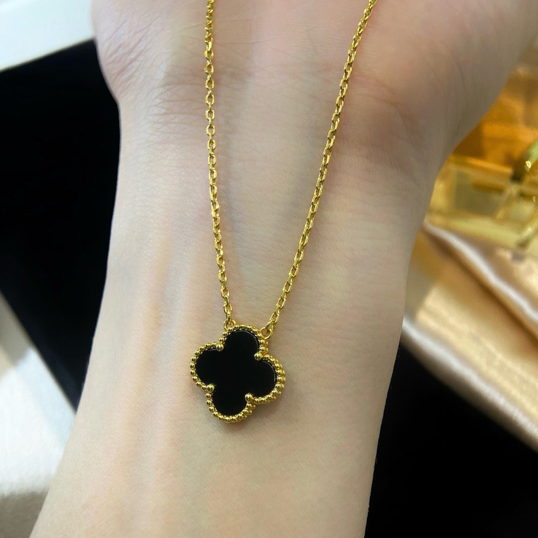 BIJOUX CLOVER 15MM BLACK ONYX SINGLE FLOWER NECKLACE