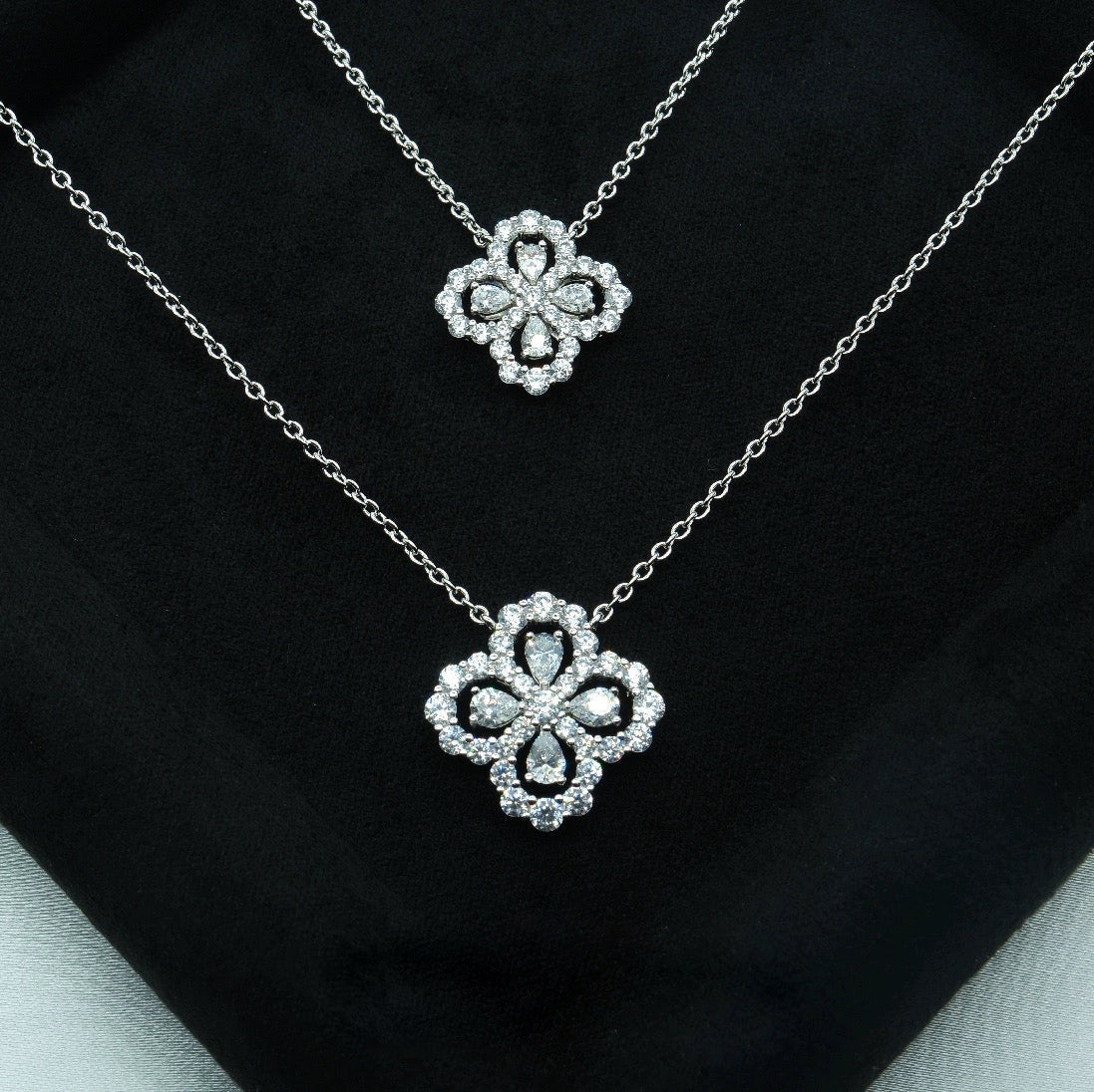 [BIJOUX] COLLIER BOUCLE MOTIF COMPLET COMBINAISON DE DIAMANTS