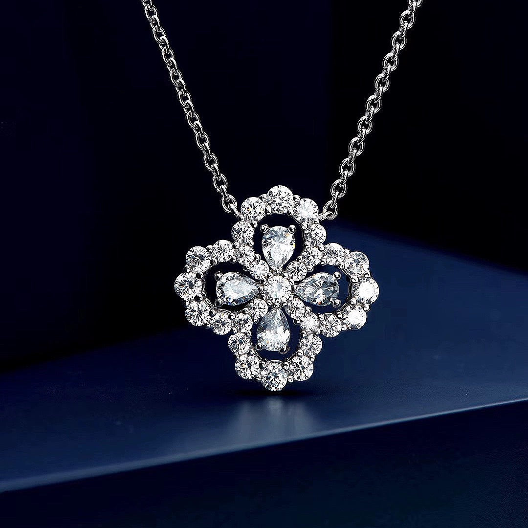 [BIJOUX] COLLIER BOUCLE MOTIF COMPLET COMBINAISON DE DIAMANTS