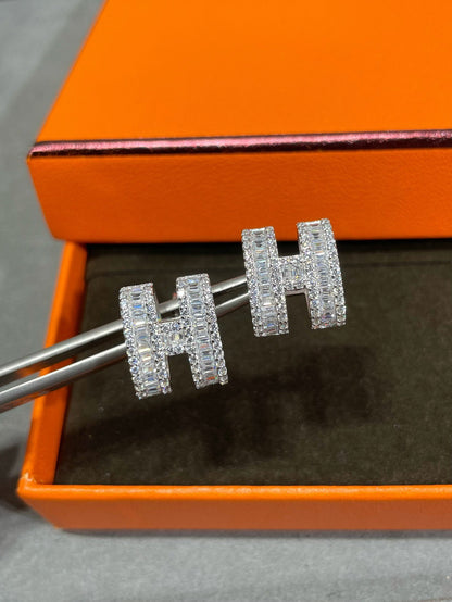 [BIJOUX]H STUD EARRINGS WITH SILVER DIAMONDS