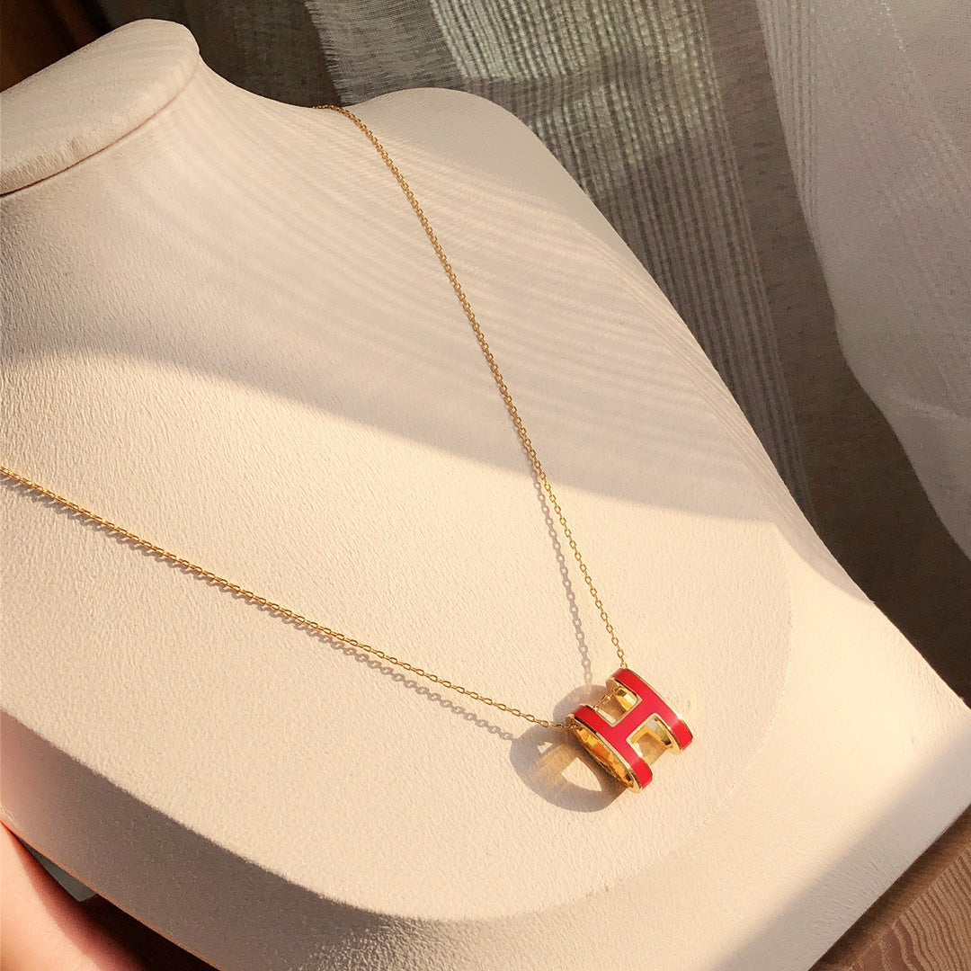 [BIJOUX] COLLIER HM CLIC EN OR EMAIL ROUGE