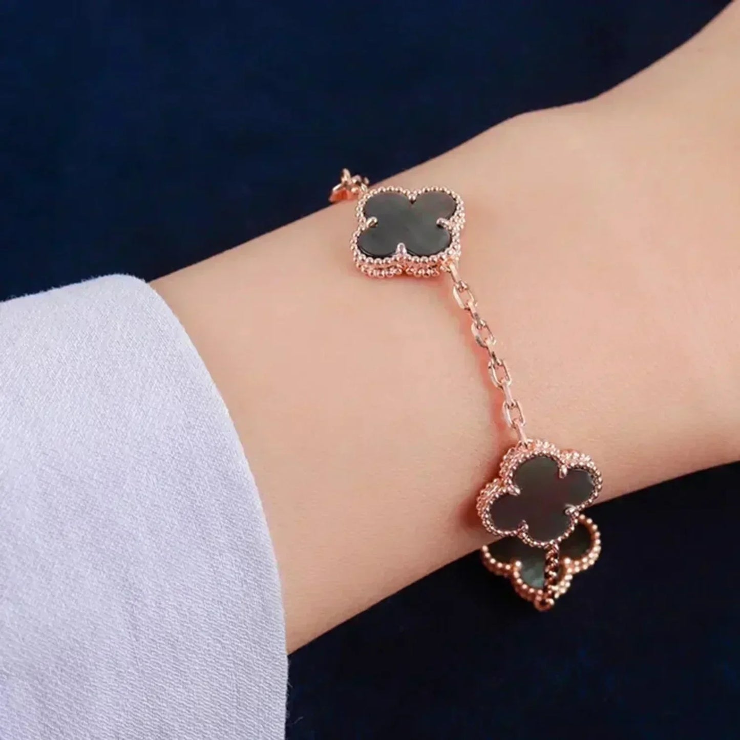 [BIJOUX]CLOVER 5 MOTIF GRAY MOP  BRACELET